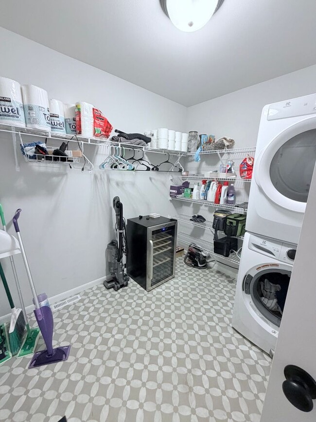 Building Photo - 3 Bed / 2.5 Bath Brand New House in Waunakee, WI!