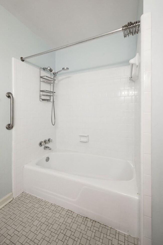 Building Photo - 2401 Scarsborough Dr