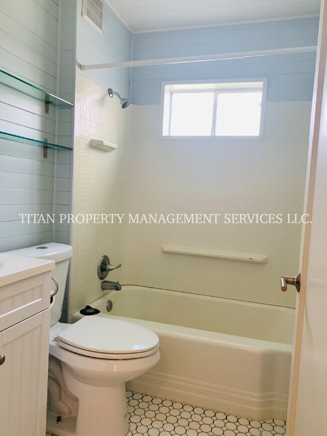 Building Photo - Beautiful 3BR/2BA Home in NE Portland | 1,600 Sq Ft | Private Fenced Yard | W/D Included