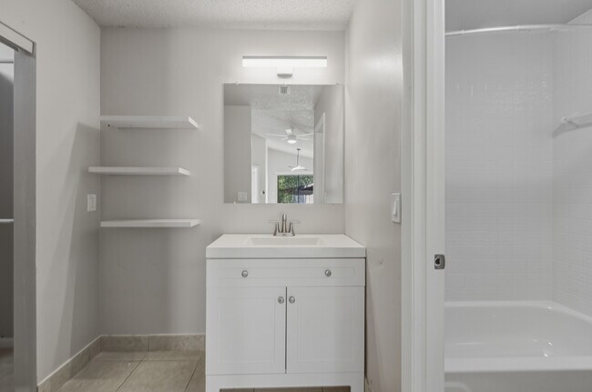 Building Photo - 138 Colly Way