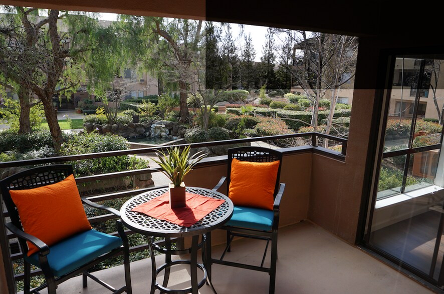 Building Photo - 39199 Guardino Dr