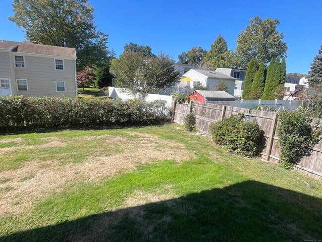 Building Photo - 650 S Pine Creek Rd