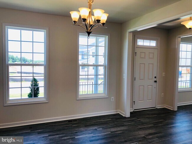 Building Photo - 336 Boxelder Dr
