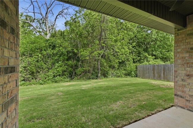 Building Photo - 1313 Valley Dr