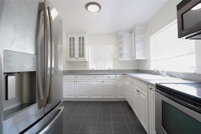 Building Photo - 1639 Oakmont Ln