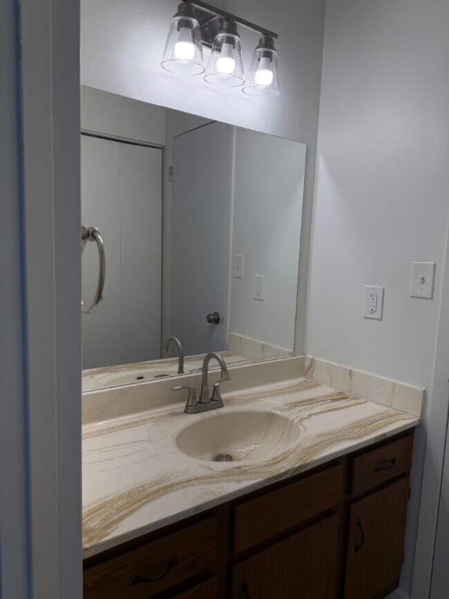 Building Photo - 9128 Cedarpark Ln NW