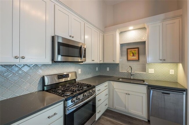 Building Photo - 898 Halston Ct