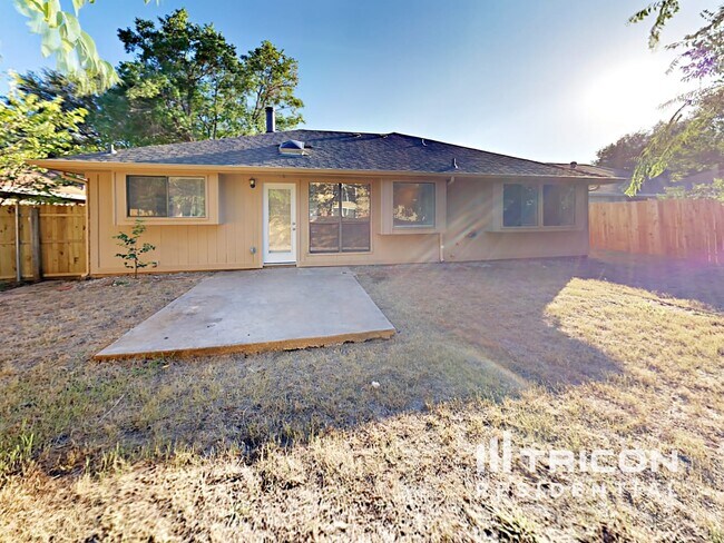 Building Photo - 2608 Poplar Spring Rd