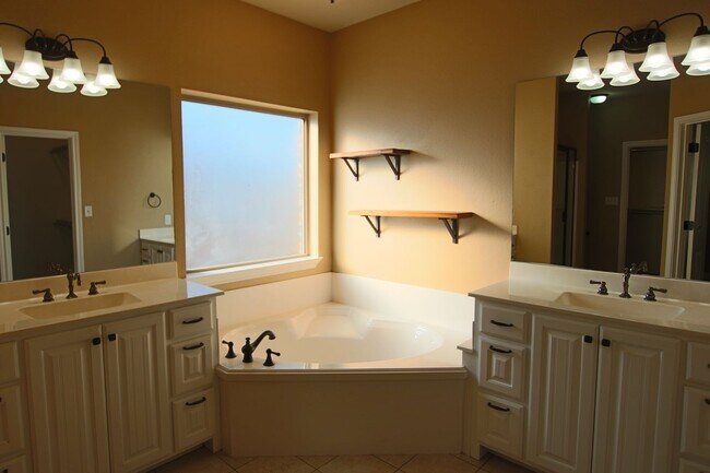 Building Photo - Gorgeous 3 Bed 2 Bath Home in Bullard! Coming Soon!