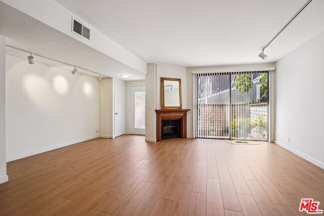 Building Photo - 13065 Mindanao Way