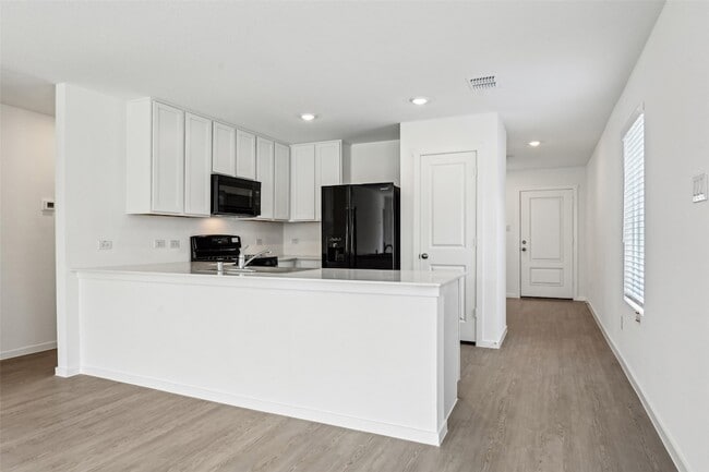 Building Photo - 726 Ponderosa Ln