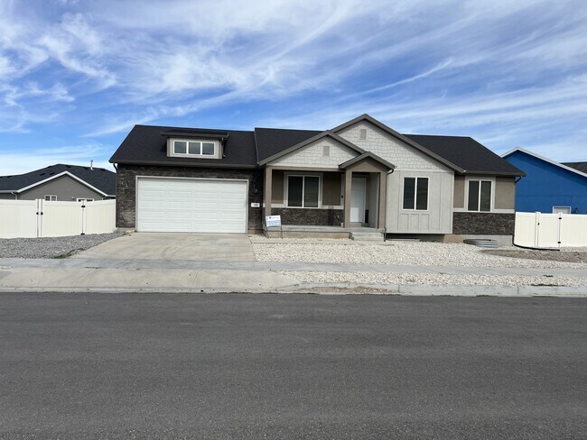 Primary Photo - 304 Destiny Wy
