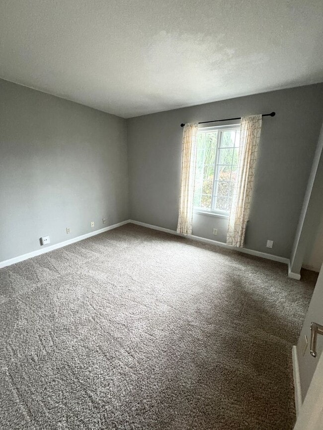 Building Photo - THREE BEDROOM TWO BATH HOME NEAR MANLOVE PARK SEE VIDEO