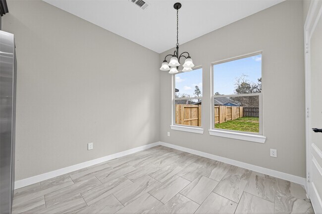 Building Photo - 1107 Lyle W Ave