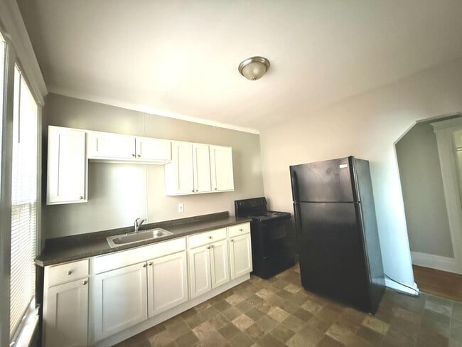 Building Photo - 4858 Commonwealth St