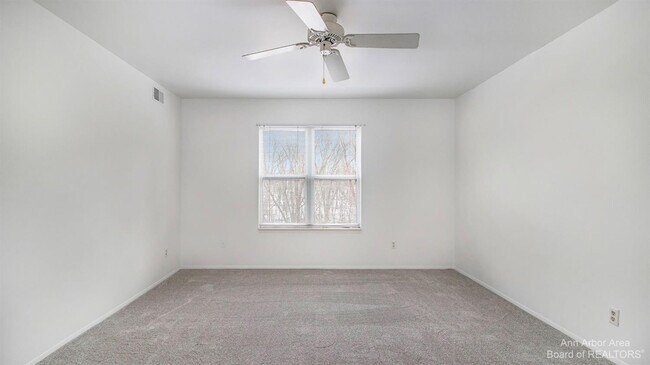 Building Photo - 2235 S Huron Pkwy