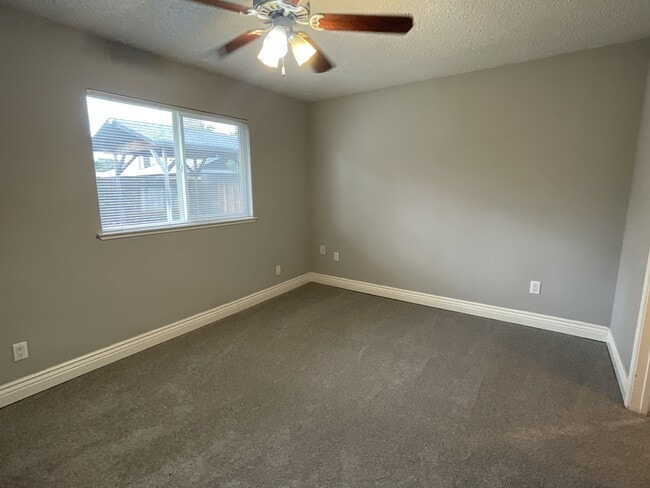 Building Photo - 9658 Gruwell Way