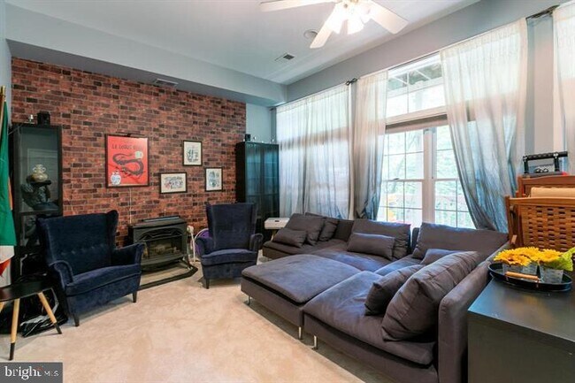 Building Photo - 2519 Gadsby Pl