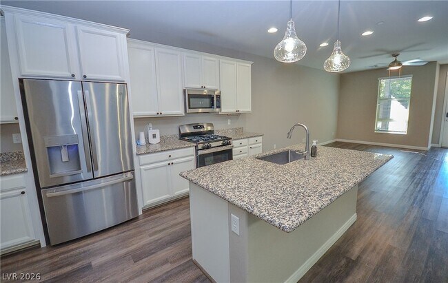 Building Photo - 541 Tokopah Falls St