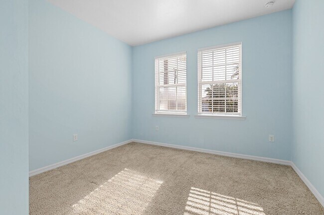 Building Photo - 4006 SW 26th Ct