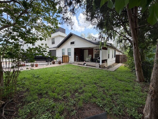 Building Photo - 615 Parkview Ave