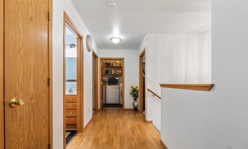 Building Photo - 1631 W Vaunda Ave