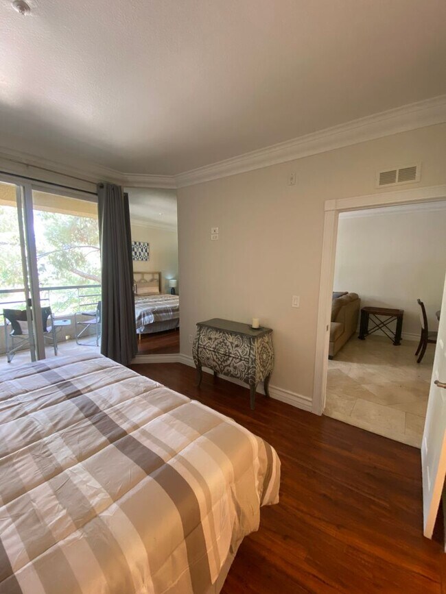 Building Photo - Lovely furnished 2 bedroom at The Meridian...