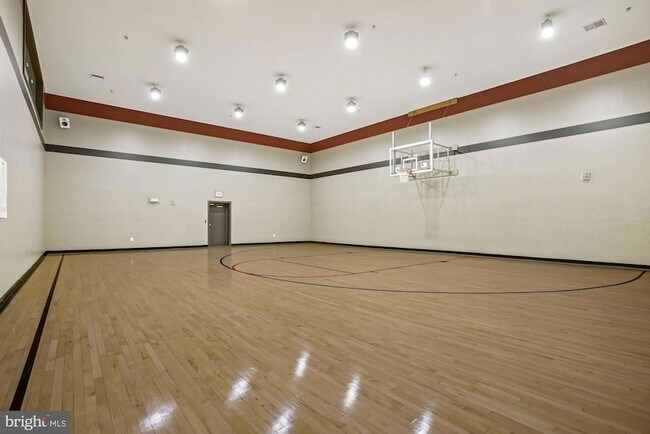 Building Photo - 2765 Centerboro Dr