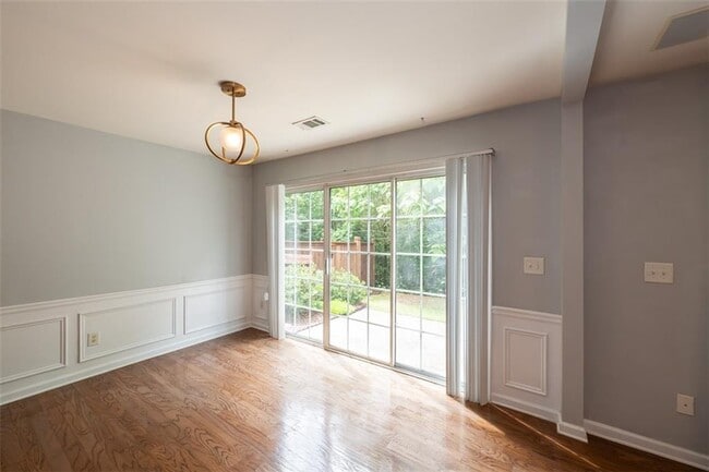 Building Photo - 331 Balaban Cir