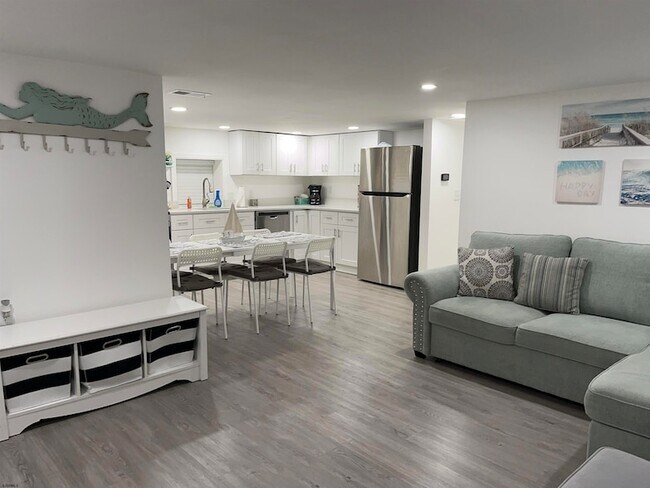 Building Photo - 3 S Richards Ave