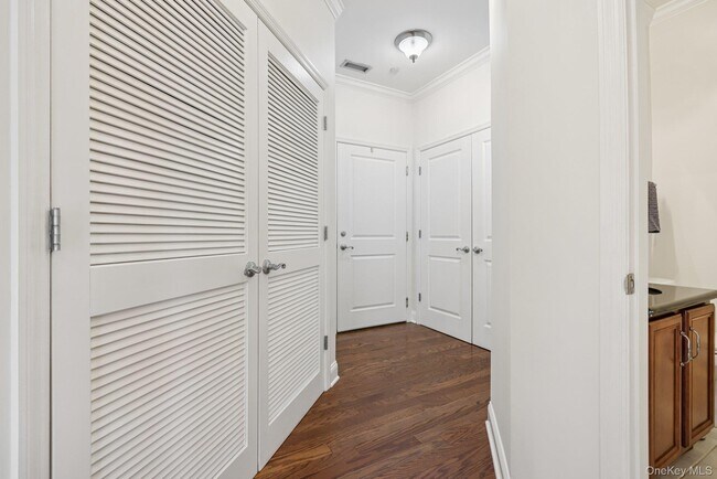 Building Photo - 410 Westchester Ave