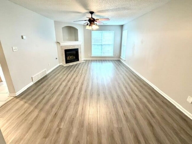 Building Photo - Now Leasing a 3 Bedroom 2.5 Bath Home In Cordova. Available Now.