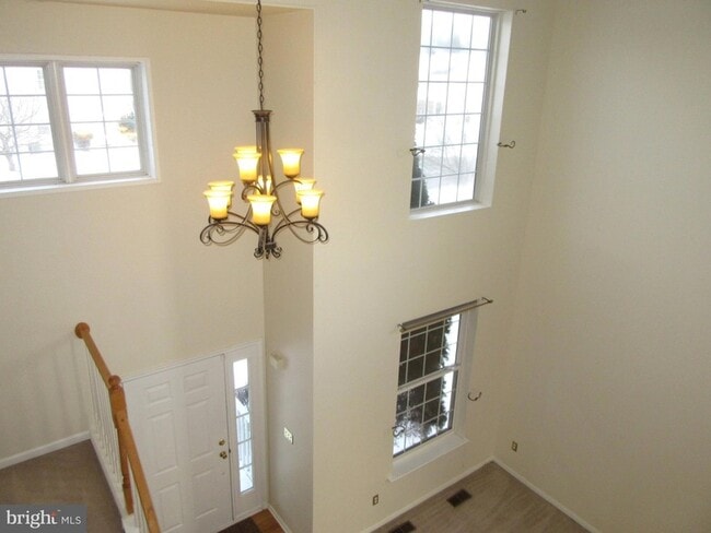 Building Photo - 136 Clear Creek Dr