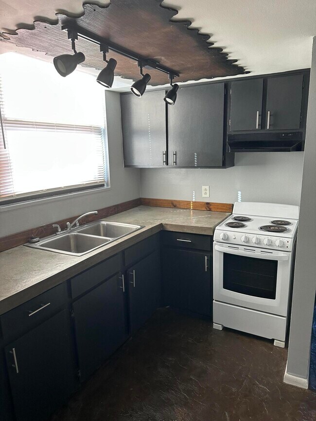 Building Photo - 705 Wilkinson Blvd