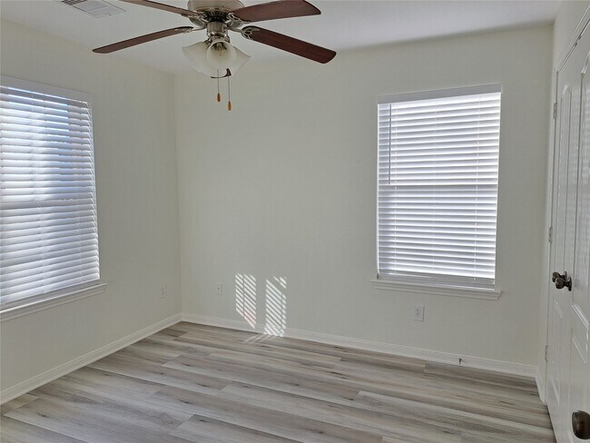 Building Photo - 13134 Stratford Skies Ln