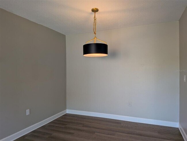 Building Photo - 562 Flemming Way