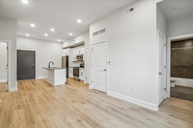 Building Photo - 2701 Tulip St