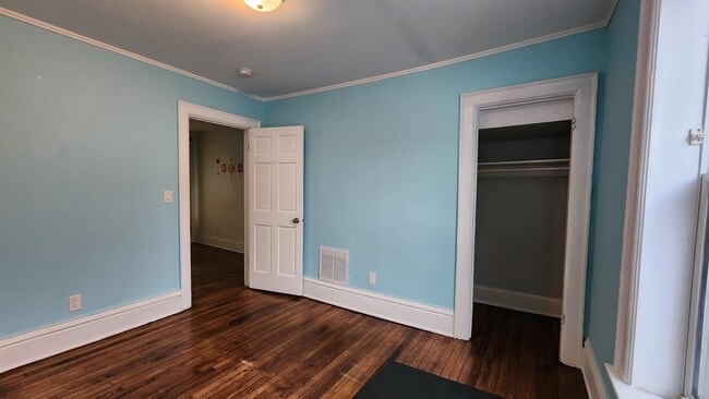 Building Photo - 513 S Brooks St