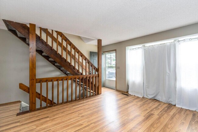 Building Photo - 7695 Barkwood Dr