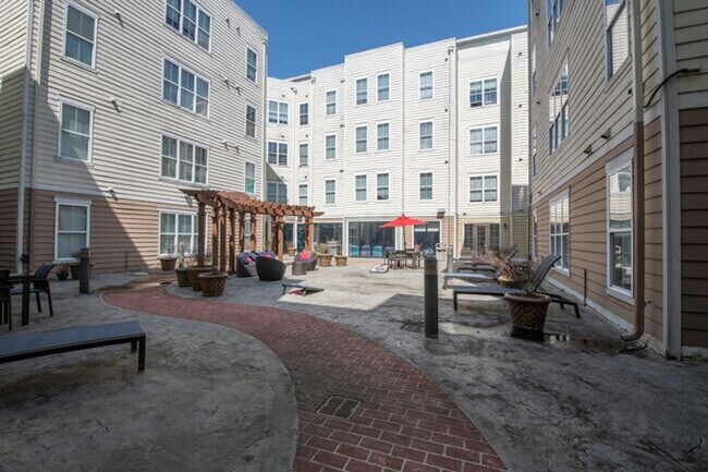 Building Photo - 510 S Highland St