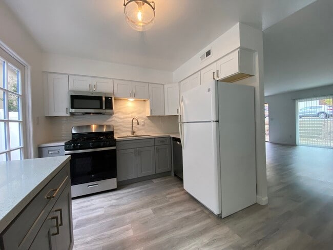 Building Photo - 605 Bush St