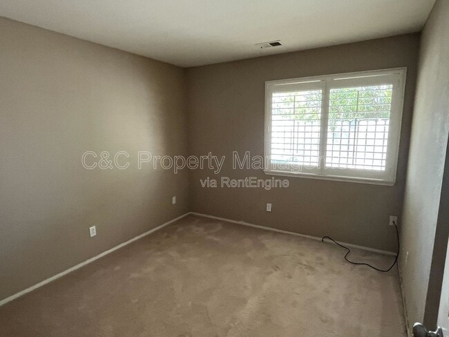 Building Photo - 1050 Colonial Ct