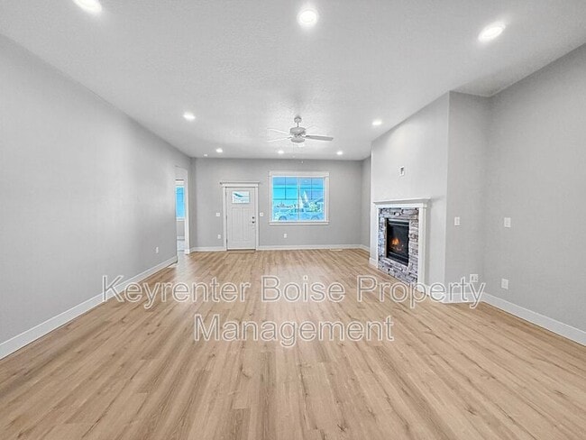 Building Photo - 74 S Ravine Way