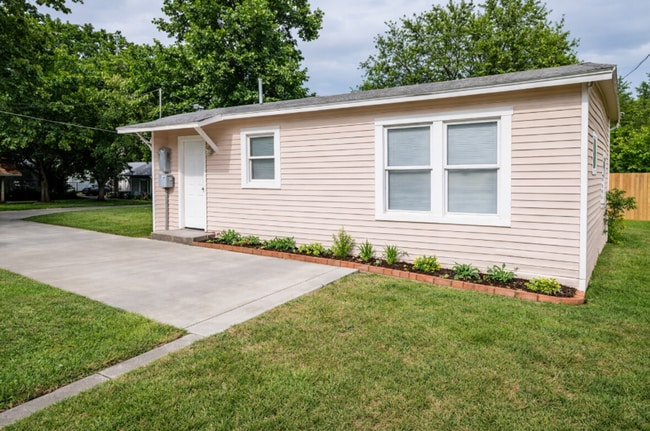 Building Photo - Spacious Cozy Home in Eastlawn