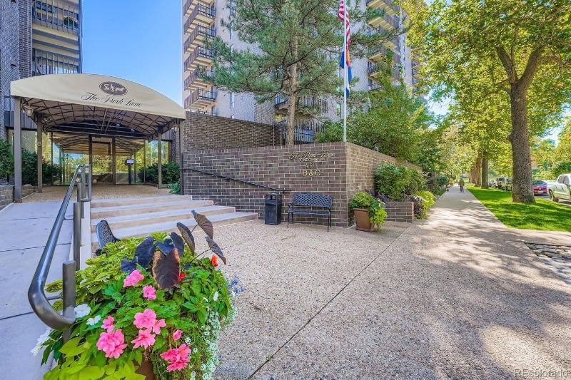 Building Photo - 460 S Marion St Pkwy