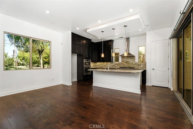 Building Photo - 123 Interval