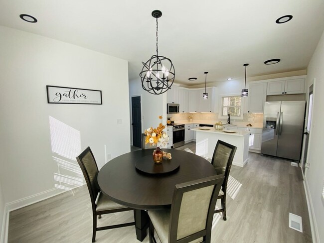 Building Photo - 326 2nd Ave