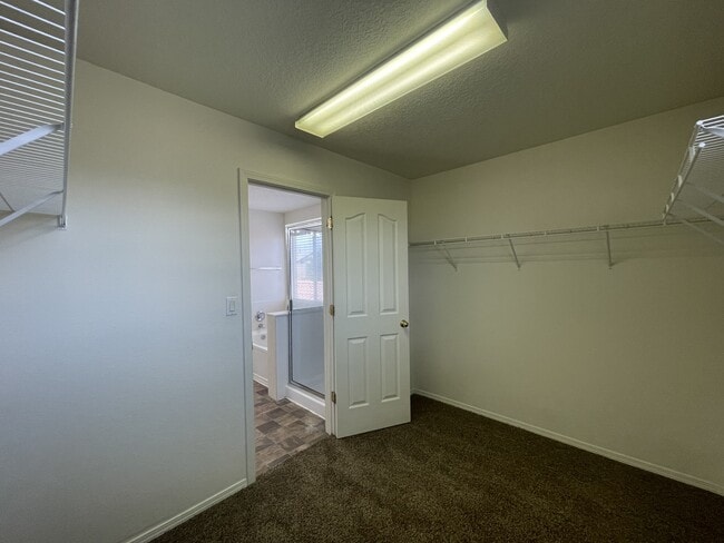 Building Photo - 3540 Clear Creek Rd