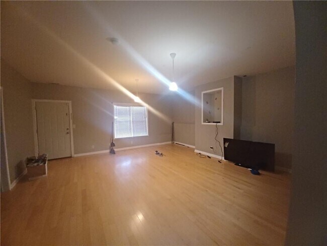 Building Photo - 621 Waterstone Dr SW