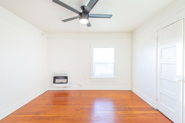 Building Photo - Charming 1-Bed/1-Bath Corner Unit One Block from the Heart of Barrio Logan!
